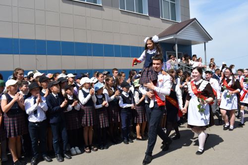 Балтач мәктәбендә узган «Соңгы кыңгырау»дан фоторепортаж