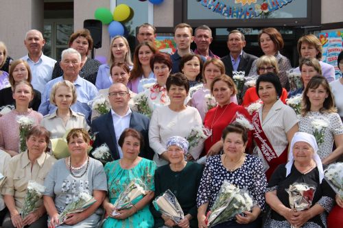 Чепья урта  мәктәбендә бүген моңсу да, шатлыклы да тантана  - «Соңгы кыңгырау» бәйрәме узды (фото)