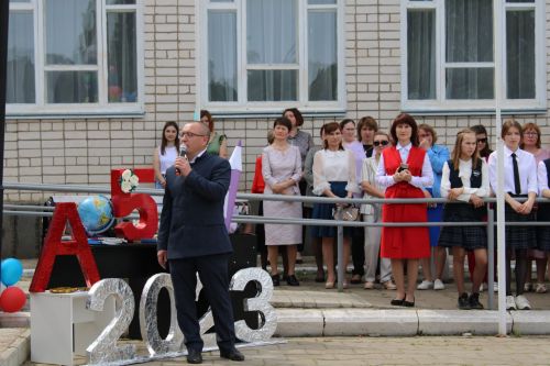 Чепья урта  мәктәбендә бүген моңсу да, шатлыклы да тантана  - «Соңгы кыңгырау» бәйрәме узды (фото)