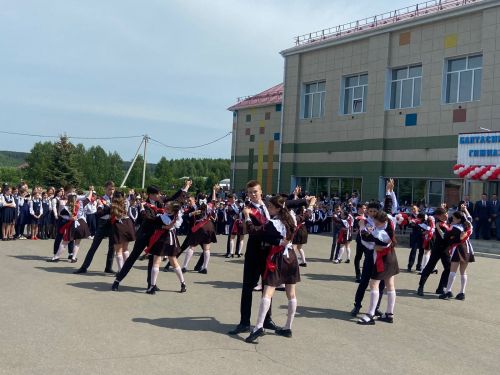 Балтач гимназиясендә дә бүген «Соңгы кыңгырау» чыңлады (+фото)