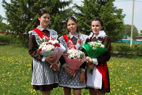 Чепья урта  мәктәбендә бүген моңсу да, шатлыклы да тантана  - «Соңгы кыңгырау» бәйрәме узды (фото)