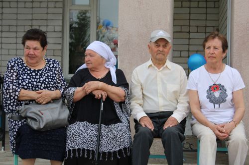 Чепья урта  мәктәбендә бүген моңсу да, шатлыклы да тантана  - «Соңгы кыңгырау» бәйрәме узды (фото)