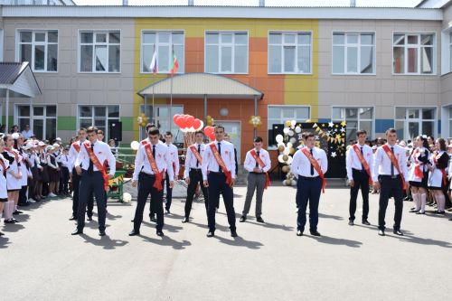 Балтач мәктәбендә узган «Соңгы кыңгырау»дан фоторепортаж
