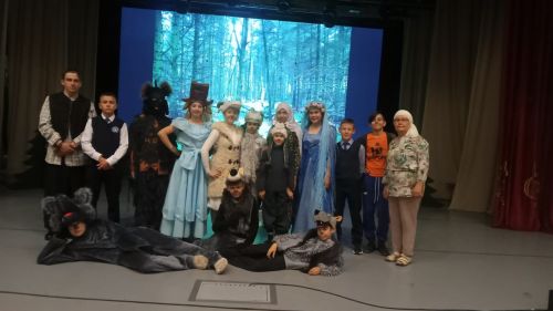 Норма укучылары Балтачта  «Кәҗә белән Сарык һәм башкалар» дигән спектакль тәкъдим иттеләр (фото)
