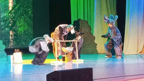 Норма укучылары Балтачта  «Кәҗә белән Сарык һәм башкалар» дигән спектакль тәкъдим иттеләр (фото)