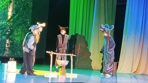 Норма укучылары Балтачта  «Кәҗә белән Сарык һәм башкалар» дигән спектакль тәкъдим иттеләр (фото)