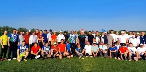 Балтач район башкарма комитеты хезмәткәрләре футболны оста уйный (фото)