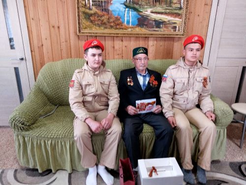 Фәйзулла Гарифуллин бәйрәм алды котлаулары кабул итте (+фото)
