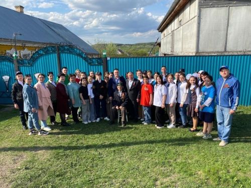 Балтачта Бөек Ватан сугышы ветеранының өенә барып концерт куйдылар (+фото)