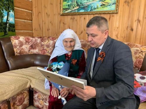 Фатыйма Сәлахова: «Сугыш чорында сыерларга түбә саламнарын сүтеп ашаттык”