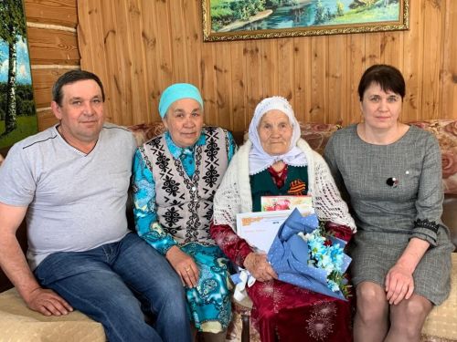 Фатыйма Сәлахова: «Сугыш чорында сыерларга түбә саламнарын сүтеп ашаттык”