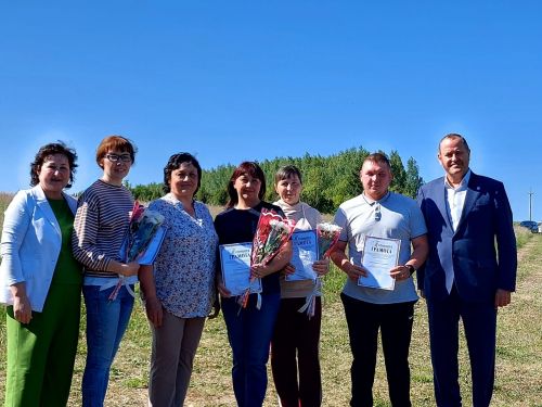 Балтачта социаль хезмәткәрләрнең иң уңганнарын бүләкләделәр (+фоторепортаж)