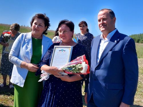 Балтачта социаль хезмәткәрләрнең иң уңганнарын бүләкләделәр (+фоторепортаж)