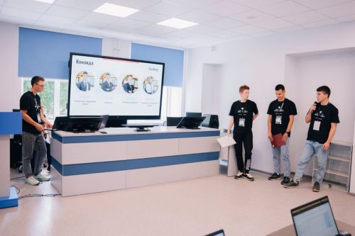 Балтач мәктәбенең чыгарылыш укучылары программалаштыру буенча республика хакатонында катнашты (фото)