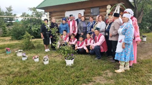 Нөнәгәрдә Кәшифә Тумашевага мемориаль такта куелды