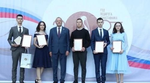 Районыбызның БДИдан иң югары балл җыйган укучылары