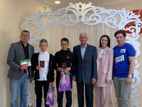 Бәйрәм алды көннәрендә Балтач егет-кызлары паспортлы булды