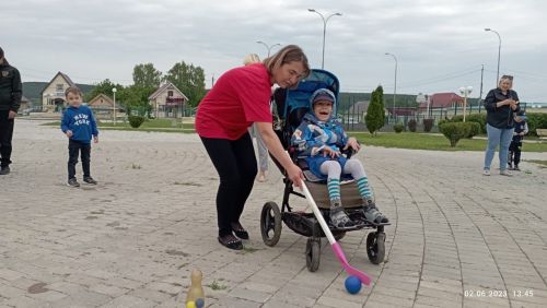 Унике ялгыз әти бала тәрбияли
