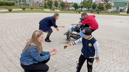 Унике ялгыз әти бала тәрбияли