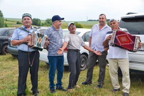 Урамнарга моңнар бирә  Ямьле авыл кичләре