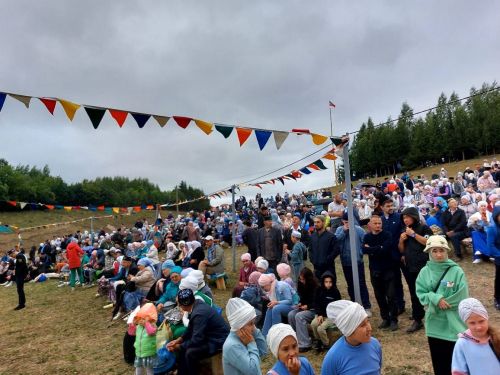 Мөселман балалар Сабан туеннан фотомизгелләр