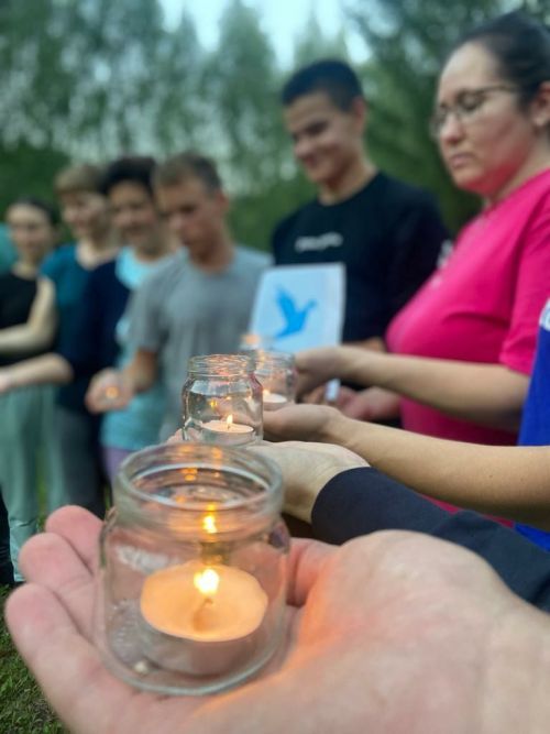 «Донбасста сугыш корбаннары булган балаларны искә алу көне» акциясе үткән (фото)