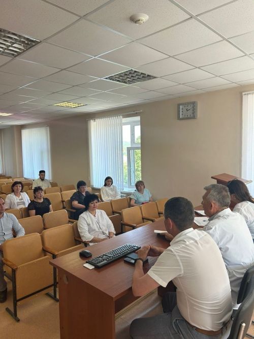 Район үзәк хастаханәсендә кемнәр очрашкан? (фото)
