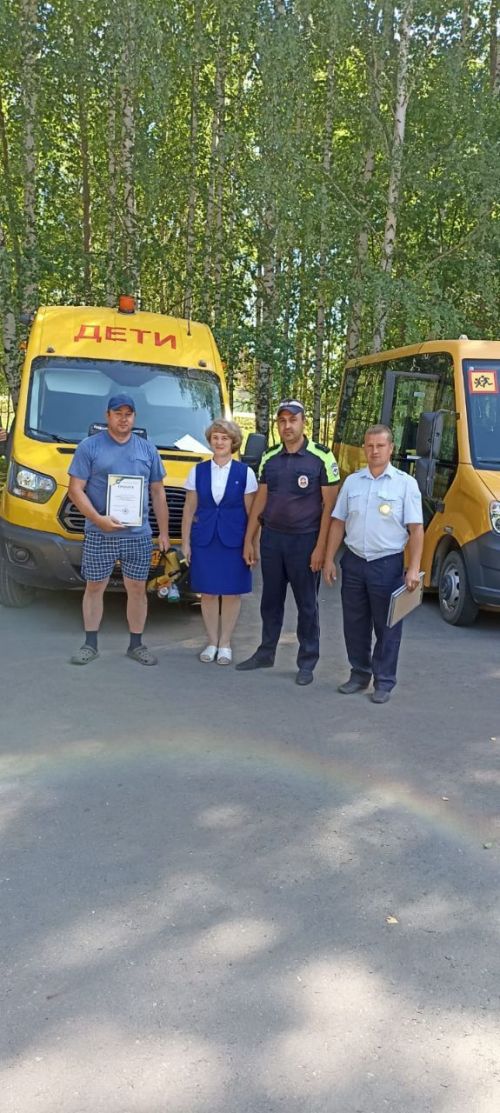 Балтачта «Иң яхшы автобус йөртүче»  » мәктәп автобусы йөртүчеләренең конкурсы уздырылды (фото)