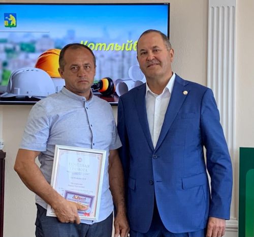 Мактаулы төзүчеләрне бүләкләү (+ күп фото)