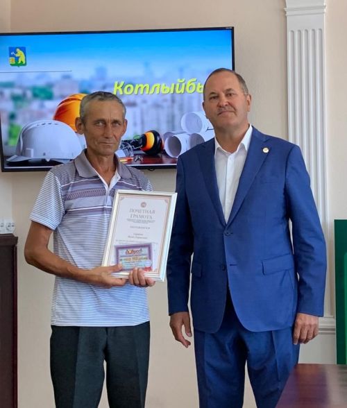 Мактаулы төзүчеләрне бүләкләү (+ күп фото)
