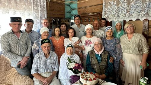 Ачык зиһенле, бай мәгълүматлы юбиляр