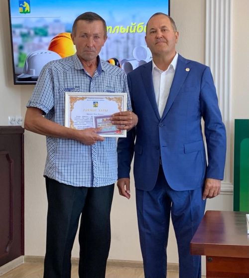 Мактаулы төзүчеләрне бүләкләү (+ күп фото)