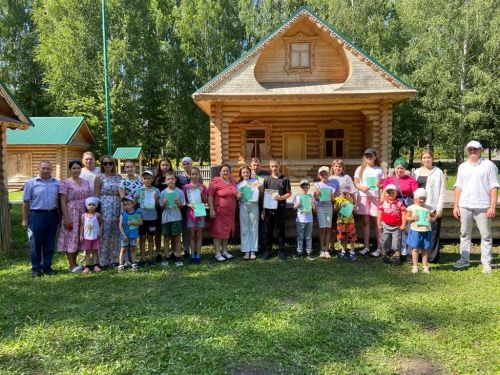 СВОда һәм СОП гаиләләрендә тәрбияләнүче балалар өчен күңел ачу чарасы үткәрелде (фото)