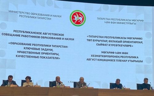 ТР Рәисе Рөстәм Нургалиевич Миңнеханов хезмәт автомобильләре ачкычлары тапшырды (фото)