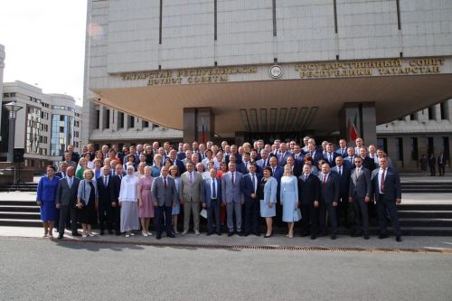 ТР Рәисе Рөстәм Нургалиевич Миңнеханов хезмәт автомобильләре ачкычлары тапшырды (фото)