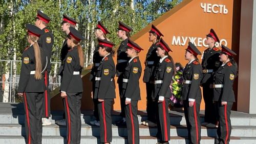 Бүген Россия Федерациясенең Дәүләт флагы көне (фото)
