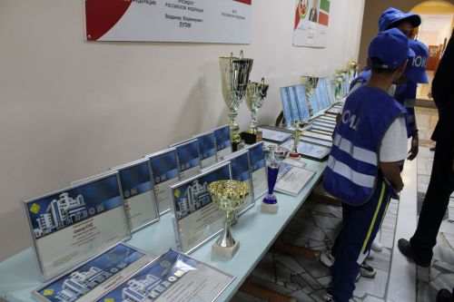 Август киңәшмәсе -2: Салавыч лицее җирле җитәкчелек белән эшли белә