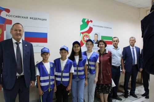 Август киңәшмәсе -2: Салавыч лицее җирле җитәкчелек белән эшли белә