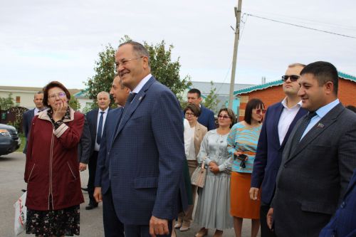 Август киңәшмәсе -2: Салавыч лицее җирле җитәкчелек белән эшли белә