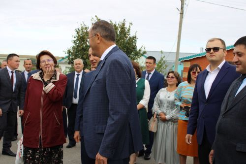 Август киңәшмәсе -2: Салавыч лицее җирле җитәкчелек белән эшли белә