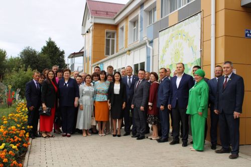 Август киңәшмәсе -2: Салавыч лицее җирле җитәкчелек белән эшли белә