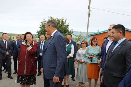 Август киңәшмәсе -2: Салавыч лицее җирле җитәкчелек белән эшли белә
