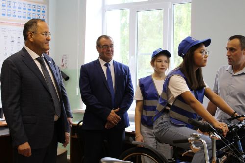 Август киңәшмәсе -2: Салавыч лицее җирле җитәкчелек белән эшли белә