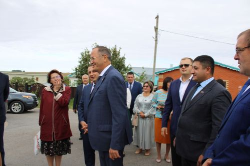 Август киңәшмәсе -2: Салавыч лицее җирле җитәкчелек белән эшли белә