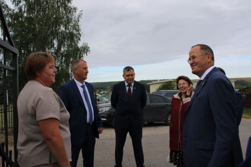 Август киңәшмәсе -2: Салавыч лицее җирле җитәкчелек белән эшли белә