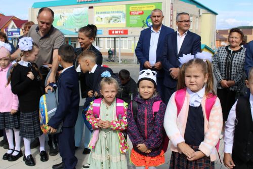 Август киңәшмәсе-4: «Мәктәпкә әзерләнергә ярдәм ит» акциясе быел да киң масштабта узды