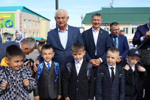 Август киңәшмәсе-4: «Мәктәпкә әзерләнергә ярдәм ит» акциясе быел да киң масштабта узды