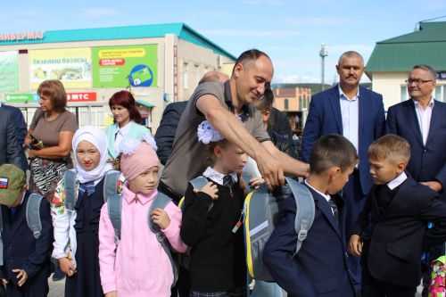 Август киңәшмәсе-4: «Мәктәпкә әзерләнергә ярдәм ит» акциясе быел да киң масштабта узды