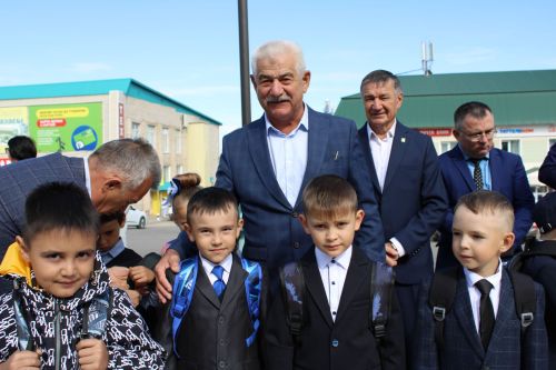 Август киңәшмәсе-4: «Мәктәпкә әзерләнергә ярдәм ит» акциясе быел да киң масштабта узды