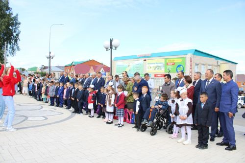 Август киңәшмәсе-4: «Мәктәпкә әзерләнергә ярдәм ит» акциясе быел да киң масштабта узды